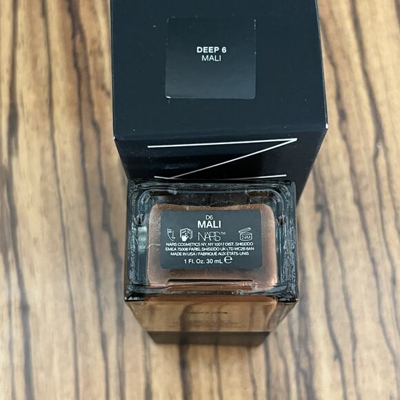 Nars Light Reflecting Foundation Deep 6 Mali 30ml/1fl.oz. - Picture 4 of 4
